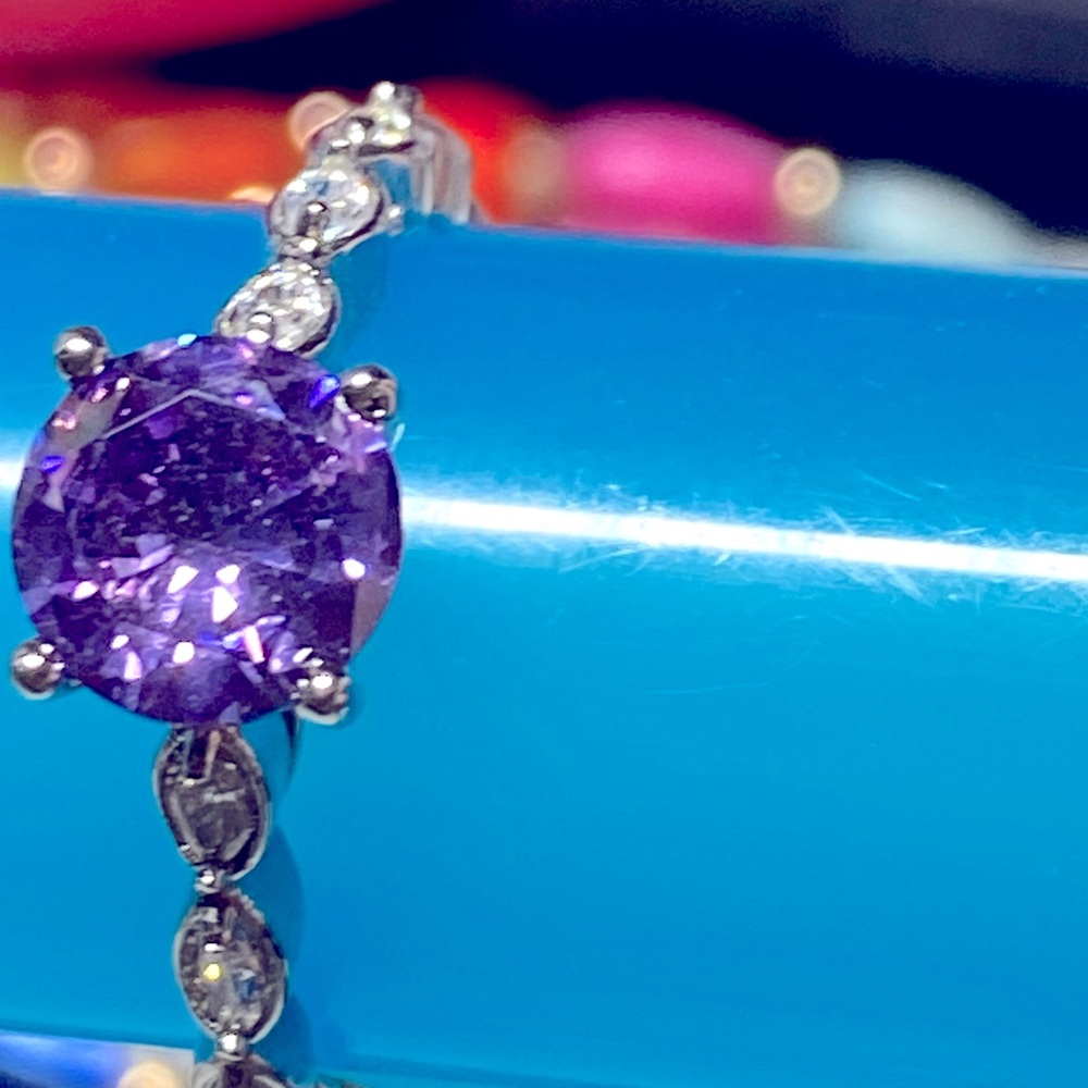 Beautiful ring. New. Size 7. Amethyst faux diamond chips, feminine. Good quality